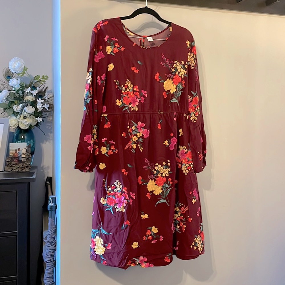 Old Navy Maternity Dress in Burgundy with bright floral detail size L